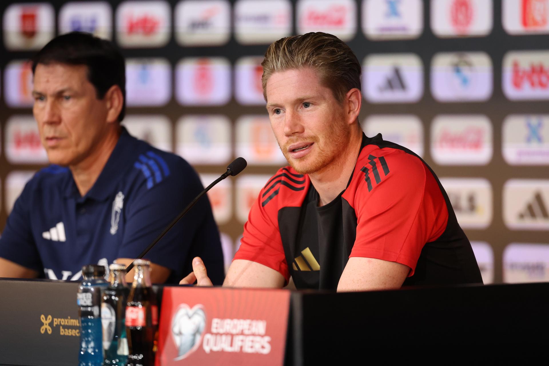 Belgium's head coach Rudi Garcia and Belgium's Kevin De Bruyne pictured during a press conference of the Red Devils, the Belgian national soccer team, at the Proximus Basecamp in Tubize, Saturday 06 September 2025. The team is preparing for the match against Kazakhstan (07/09). BELGA PHOTO VIRGINIE LEFOUR
