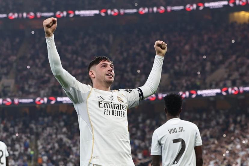 Real Madrid's Uruguayan midfielder #08 Federico Valverde celebrates after scoring his team's first goal during the Spanish Supercup semi-final football match between Atletico Madrid and Real Madrid at King Abdullah Sports City in Jeddah on January 8, 2026.  Fadel SENNA / AFP