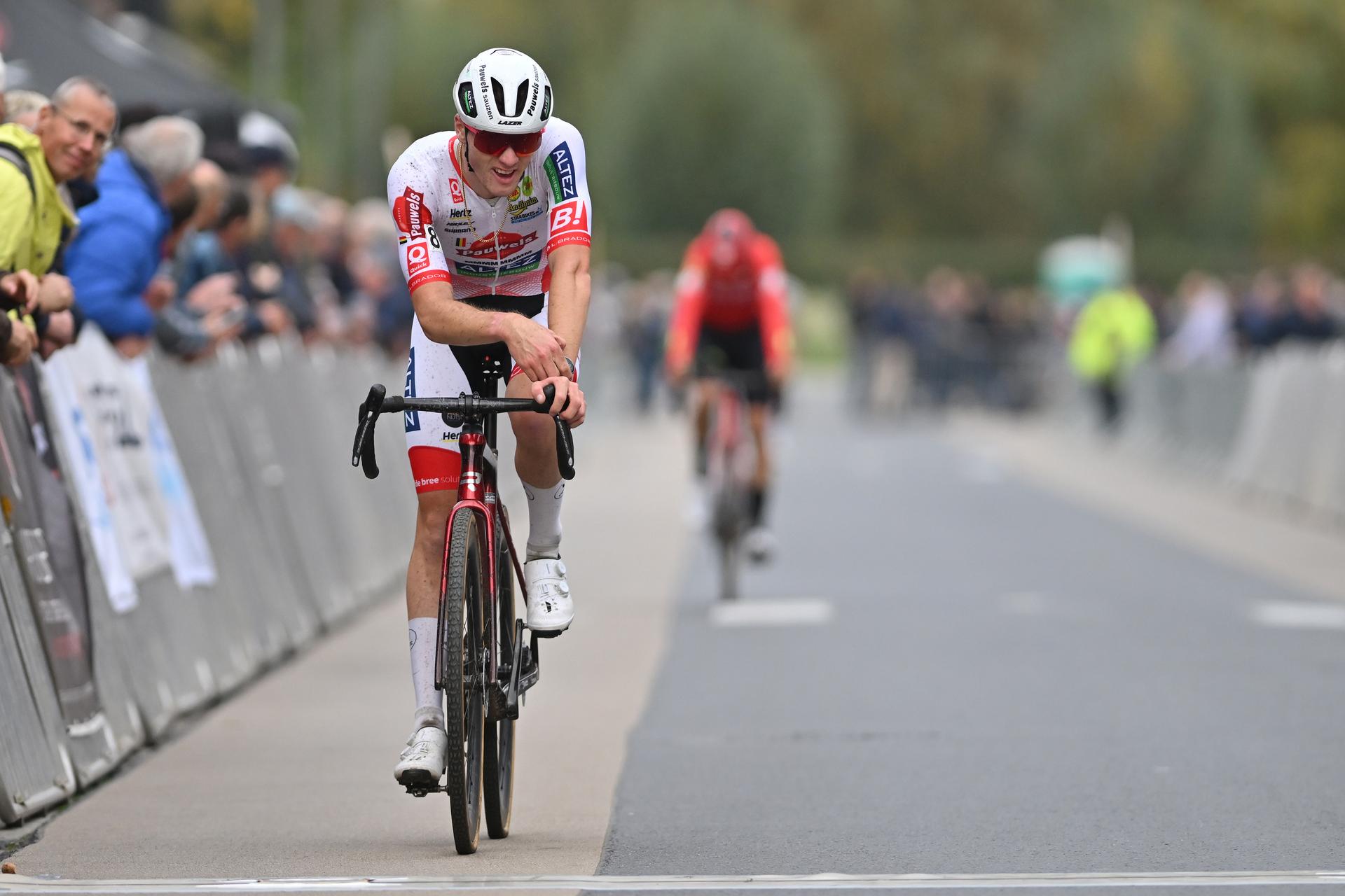 Belgian Yordi Corsus and as he finishes at the men's elite race of the 'Kermiscross' cyclocross cycling event in Ardooie, Thursday 16 October 2025. BELGA PHOTO LUC CLAESSEN