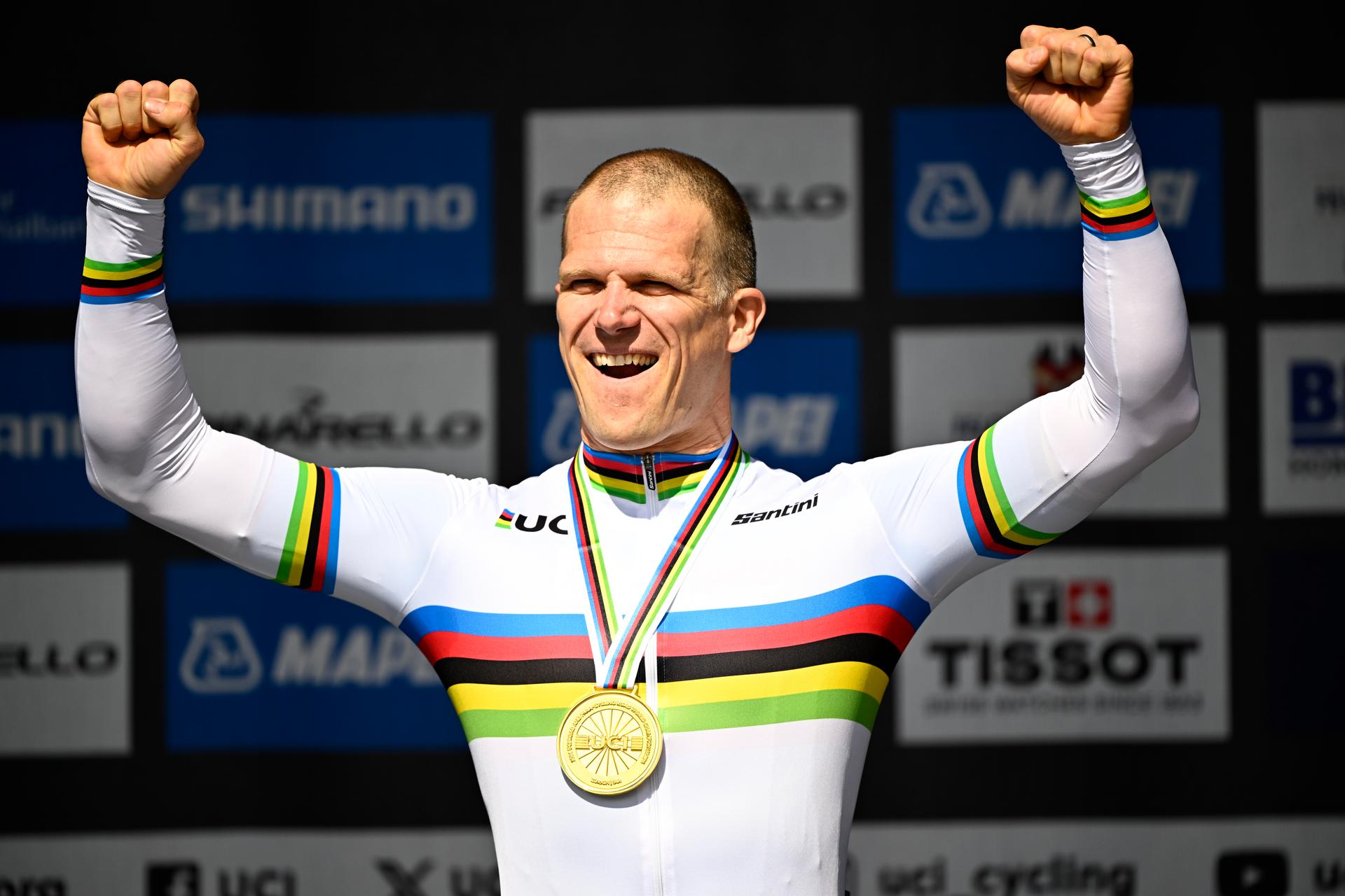 Belgian Ewoud Vromant celebrates on the podium after winning the Men individual time trial race in the C2 category at the 2024 UCI Road and Para-Cycling Road World Championships, Tuesday 24 September 2024, in Zurich, Switzerland. The Worlds are taking place from 21 to 29 September. BELGA PHOTO JASPER JACOBS
