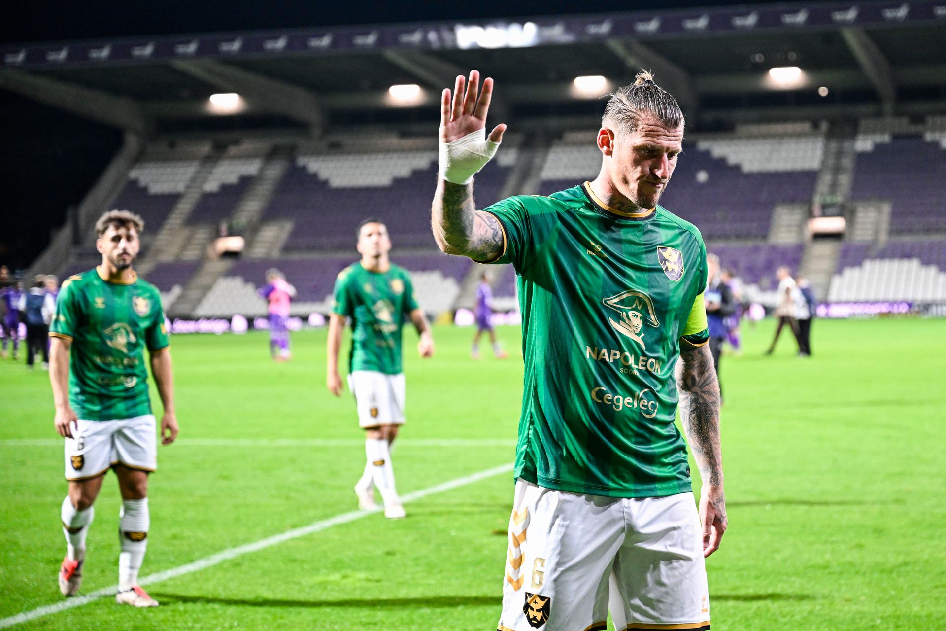 Francs Borains' Sebastien Dewaest looks dejected after a soccer game between Beerschot VA and Royal Francs Borains, Saturday 20 September 2025 in Antwerp, on day 6 of the 2025-2026 'Challenger Pro League' 1B second division of the Belgian championship. BELGA PHOTO BERT GOYVAERTS