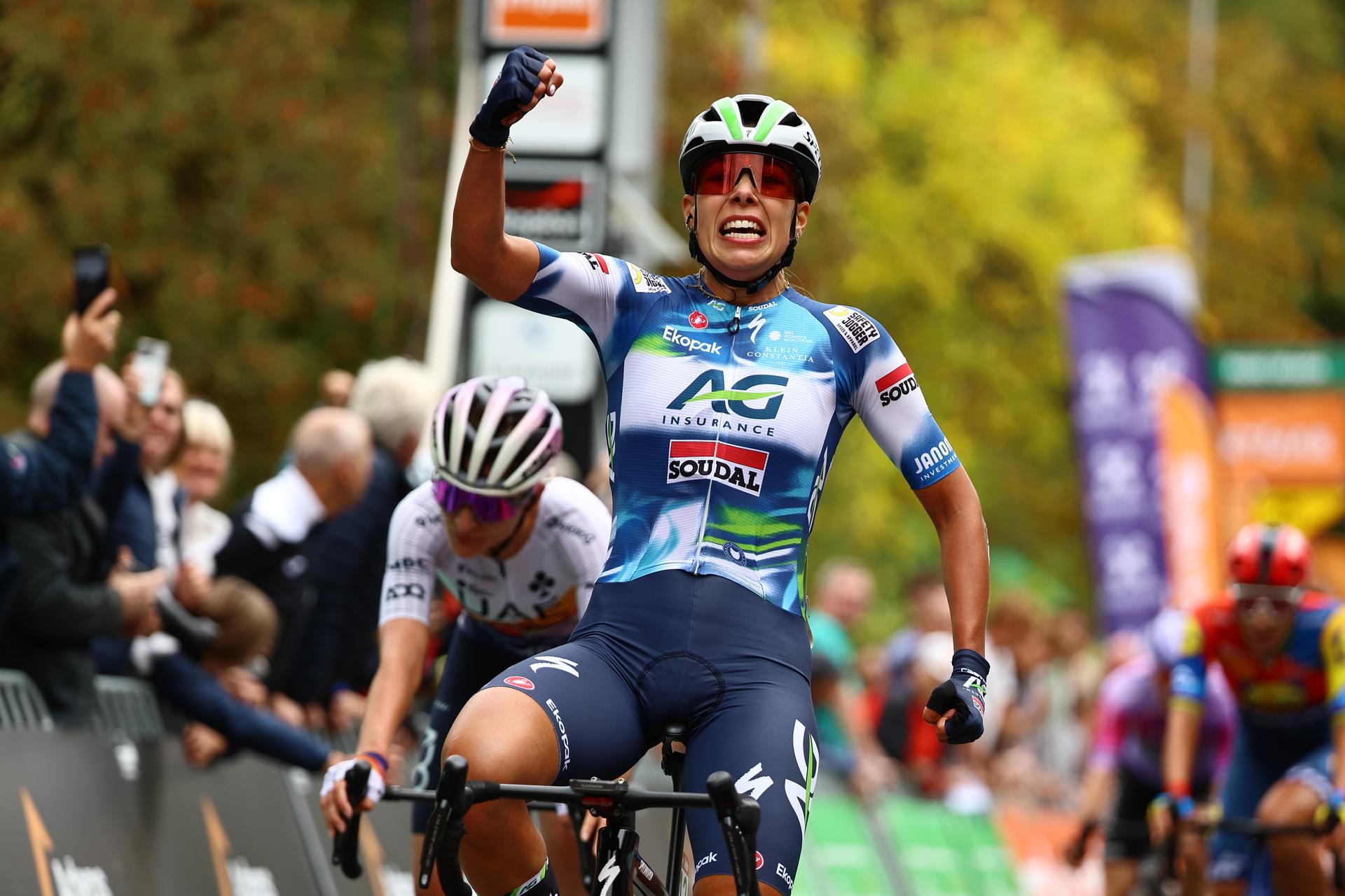 Belgian Shari Bossuyt celebrates as she crosses the finish line to win the one day cycling race Grand Prix de Wallonie 2025 (128,7km), in Namur, on Wednesday 17 September 2025.  BELGA PHOTO DAVID PINTENS