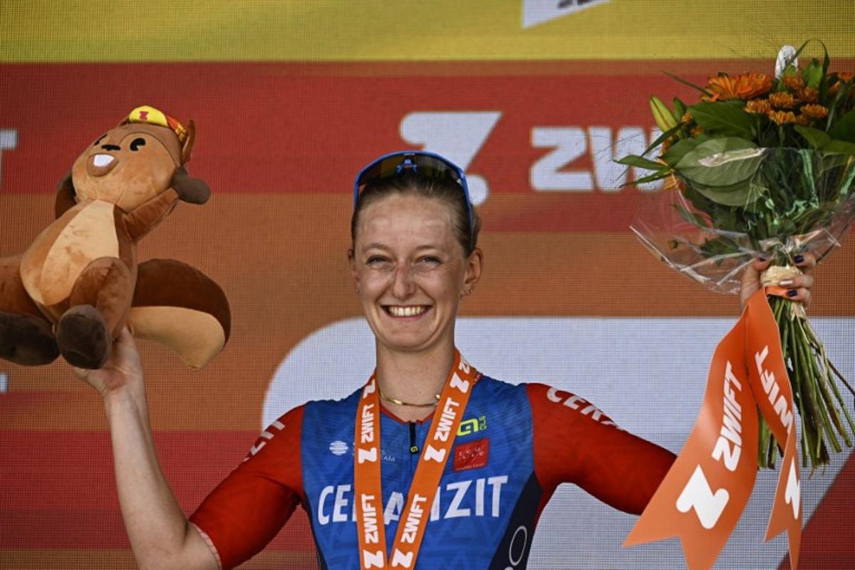 Ceratizit - WNT Pro Cycling Team's French rider Cedrine Kerbaol (C)    celebrates her win on the podium after the 6th stage (out of 8) of the third edition of the Women's Tour de France cycling race, a 159.2 km between Remiremont and Morteau, eastern France, on August 16, 2024.  JULIEN DE ROSA / AFP