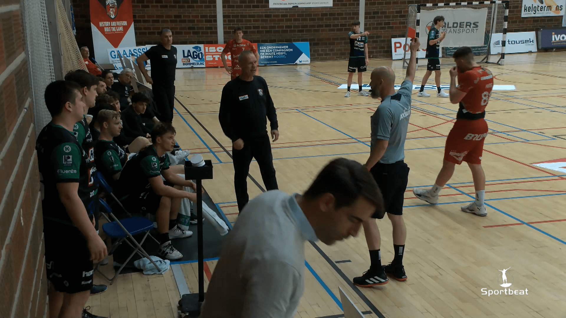 Bij een Derby horen gele en rode kaarten denken we dan