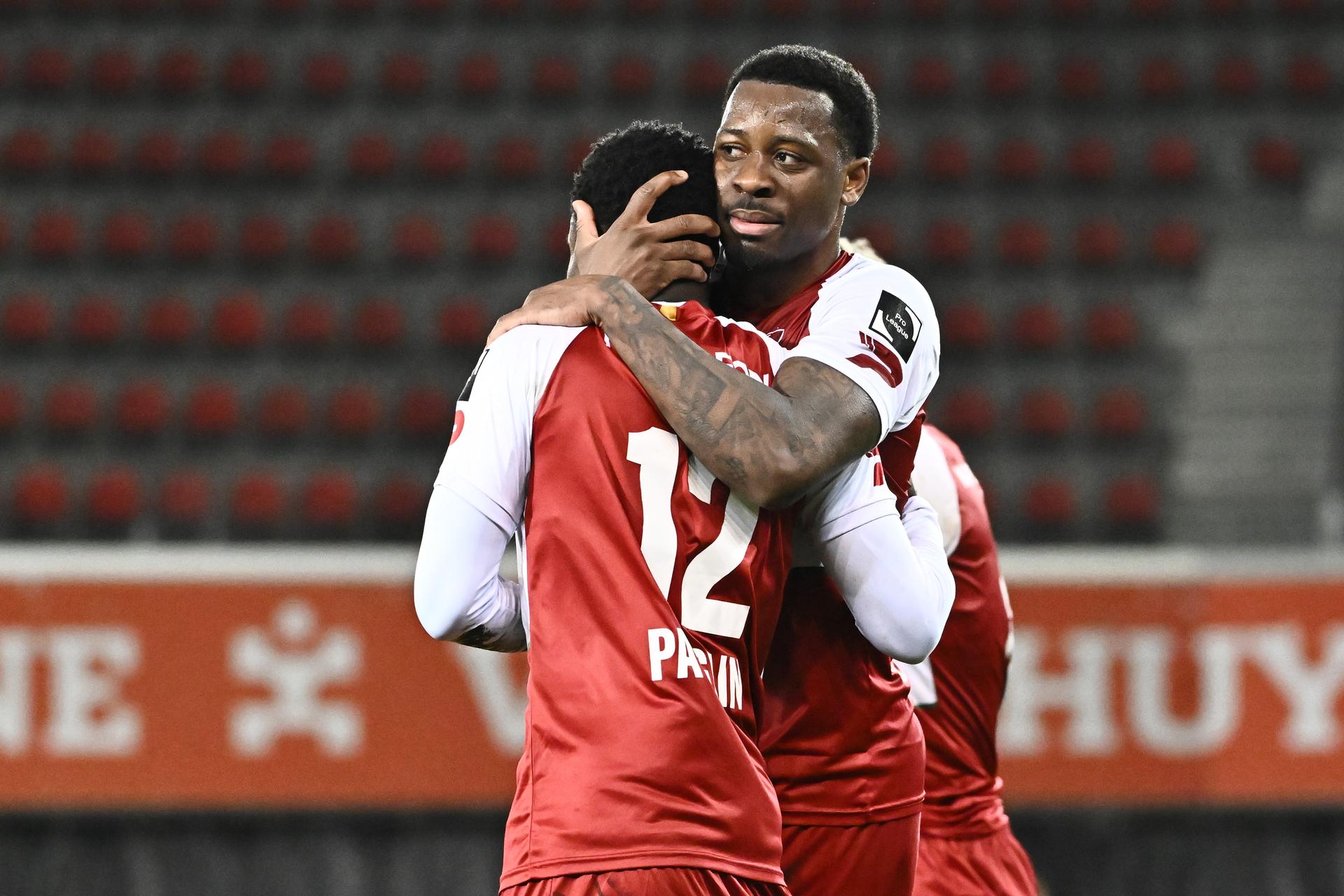 Essevee's Wilguens Paugain celebrates with 06 Essevee's Enrique Lofolomo after scoring the 2-1 goal during a soccer match between SV Zulte Waregem and KRC Genk, Saturday 17 January 2026 in Waregem, on day 20 of the 2025-2026 'Jupiler Pro League' first division of the Belgian championship. BELGA PHOTO MAARTEN STRAETEMANS