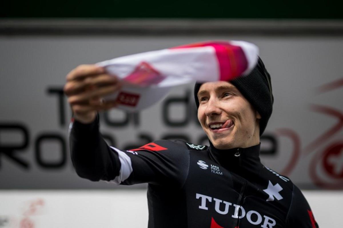 Tudor Cycling team's Swiss rider Yannis Voisard throws a cap to the public after being awarded best Swiss rider during the fourth stage of the Tour of Romandy UCI cycling World tour, 151.7 km from Saillon to Leysin, western Switzerland, on April 27, 2024.  Fabrice COFFRINI / AFP