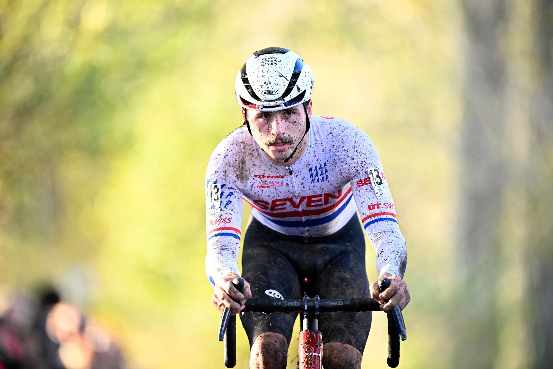 British Cameron Mason pictured in action during the men elite race of the Koppenbergcross, the first race (out of eight) of the X2O Badkamers trophy cyclocross competition, in Melden, Oudenaarde, on Saturday 01 November 2025. BELGA PHOTO JASPER JACOBS