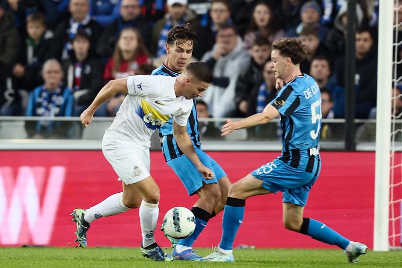 Union's Franjo Ivanovic and Club's Maxim De Cuyper fight for the ball during a soccer match between Club Brugge and RUSG Royale Union Saint-Gilloise, in Brugge, on day 10 of the 2024-2025 season of the 'Jupiler Pro League' first division of the Belgian championship, Sunday 06 October 2024. BELGA PHOTO BRUNO FAHY