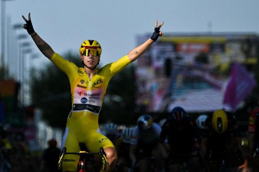 Team SD Worx-Protime's Dutch rider Lorena Wiebes wearing the overall leader's yellow jersey celebrates as she crosses the finish line to win the second (out of 9) stage of the fifth edition of the Women's Tour de France cycling race, 147.9 km from Aigle to Geneva, in Geneva on August 2, 2026.  NICOLAS TUCAT / AFP
