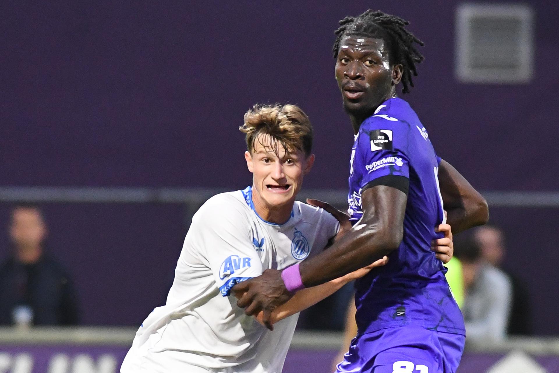 Club's Laurens Goemaere and Patro Eisden's Romeo Vancy Mabanza pictured in action during a soccer game between Patro Eisden Maasmaechelen and Club NXT, Friday 22 August 2025 in Maasmechelen, on day 3 of the 2025-2026 'Challenger Pro League' 1B second division of the Belgian championship. BELGA PHOTO JILL DELSAUX