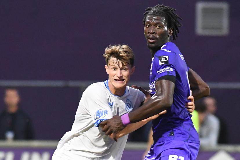 Club's Laurens Goemaere and Patro Eisden's Romeo Vancy Mabanza pictured in action during a soccer game between Patro Eisden Maasmaechelen and Club NXT, Friday 22 August 2025 in Maasmechelen, on day 3 of the 2025-2026 'Challenger Pro League' 1B second division of the Belgian championship. BELGA PHOTO JILL DELSAUX