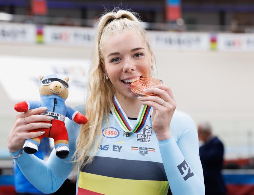 Belgian Helene Hesters celebrates on the podium after winning a bronze medal during the women's final elimination race Victory Ceremony at the 2025 UCI Track World Championships cycling, in Santiago, Chile, Thursday 23 October 2025. The Track World Championships take place from 22 to 26 October at the Velodromo de Penalolen in Santiago, Chile. BELGA PHOTO BENOIT DOPPAGNE