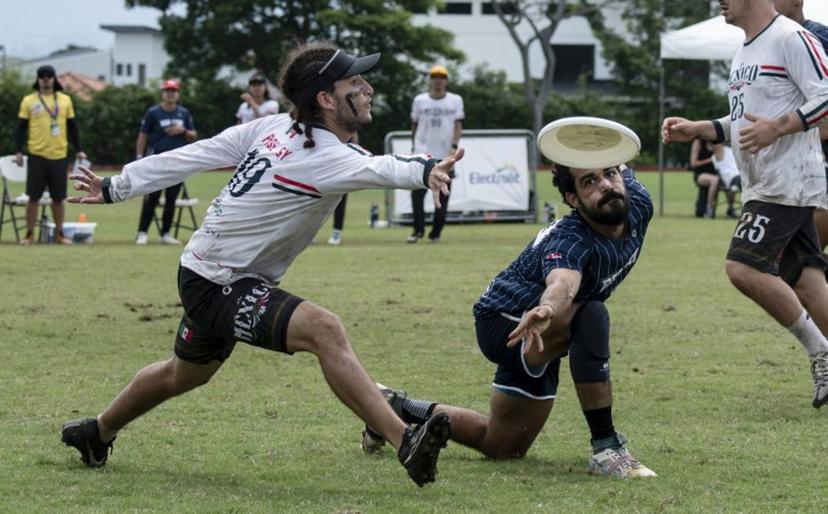 Mexico's Victor Bautista (L) and Dominican Republic's Alejandro Machado vie for the frisbee during the final of the Central American and Caribbean Ultimate 2024 Tournament between Mexico and the Dominican Republic in San Jose on July 21, 2024.  Ezequiel BECERRA / AFP