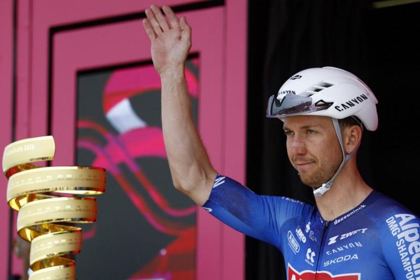 Alpecin - Premier Tech Australian rider Kaden Groves waves during the presentation of the teams prior the 1st stage of the Giro d'Italia 2026 - Tour of Italy cycling race between Nessebar and Burgas, Bulgaria, on May 8, 2026.  Luca Bettini / AFP