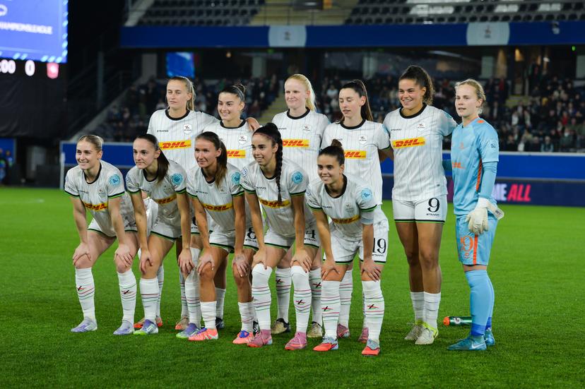 OHL Women's goalkeeper Lowiese Seynhaeve, OHL Women's Kim Everaerts, OHL Women's Virag Nagy, OHL Women's Zenia Mertens, OHL Women's Sara Pusztai, OHL Women's Jada Conijnenberg, OHL Women's Aurelie Reynders, OHL Women's Ionna Papatheodorou, OHL Women's Jeslynn Kuijpers, OHL Women's Linde Veefkind and OHL Women's Julie Biesmans pictured before a soccer match between Oud-Heverlee Leuven Women and Dutch FC Twente Vrouwen, Wednesday 15 October 2025 in Leuven, the second game in the league phase of the UEFA Women's Champions League competition. BELGA PHOTO JILL DELSAUX