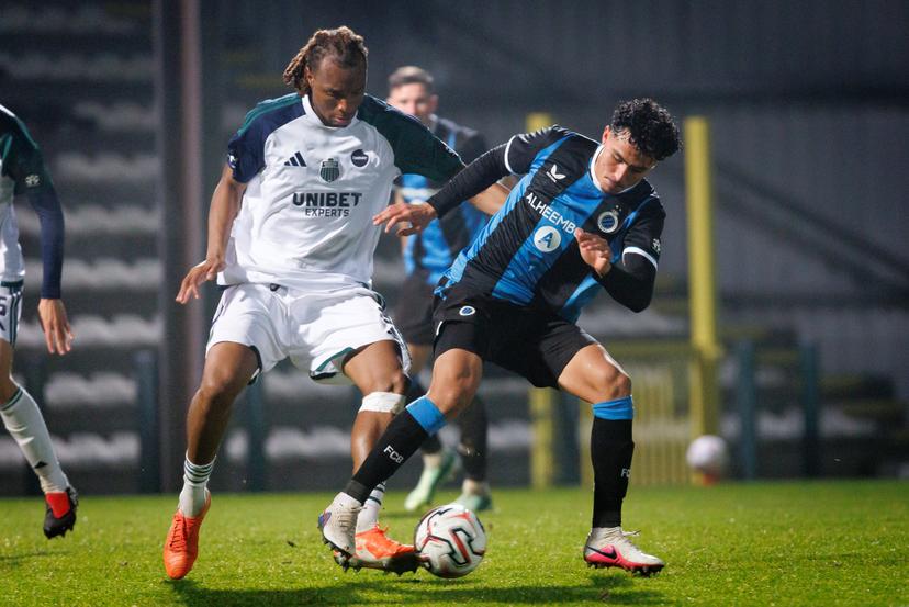 Hasselt's Cheick Thiam and Club's Al-Hassan Kamara fight for the ball during a soccer match between Club NXT (Club Brugge u21) and Sporting Hasselt, Saturday 31 October 2026 in Roeselare, on day 9 of the 2026-2027 'Challenger Pro League' 1B second division of the Belgian championship. BELGA PHOTO KURT DESPLENTER