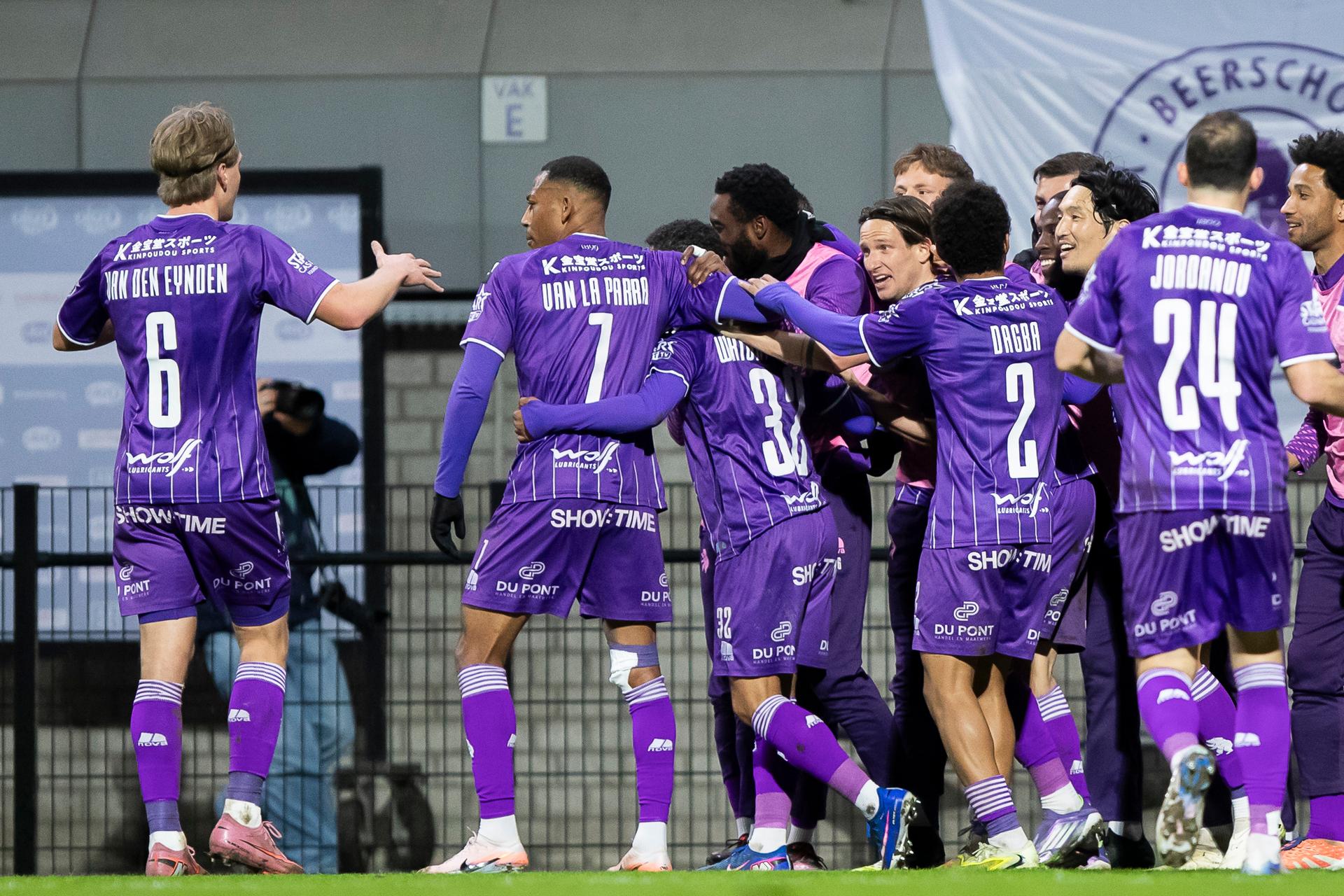 Beerschot's players celebrate after scoring during a soccer game between Beerschot VA and Club NXT, Saturday 07 February 2026 in Antwerp, on day 24 of the 2025-2026 'Challenger Pro League' 1B second division of the Belgian championship. BELGA PHOTO KRISTOF VAN ACCOM