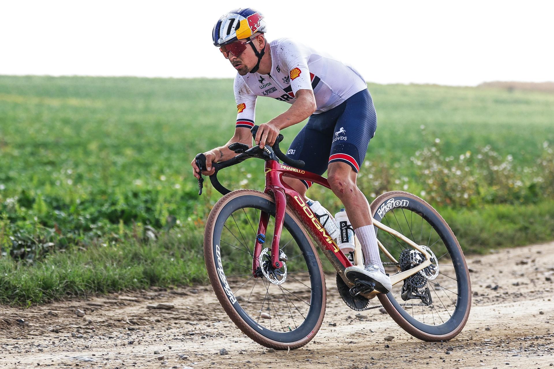 British Thomas Pidcock pictured in action during the men elite race at the UCI World Gravel Championships, Sunday 12 October 2025, in Maastricht, The Netherlands. BELGA PHOTO POOL ALEX WHITEHEAD