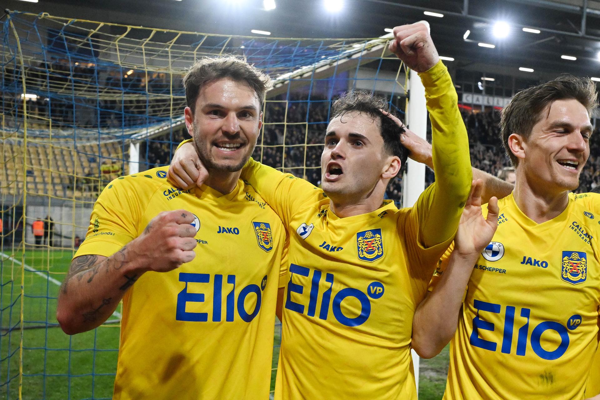 Beveren's Lennart Mertens, Beveren's Jannes Van Hecke and Beveren's Sieben Dewaele celebrate during a soccer game between SK Beveren and RWDM Brussels, Wednesday 11 March 2026 in Beveren, on day 29 of the 2025-2026 'Challenger Pro League' 1B second division of the Belgian championship. BELGA PHOTO MAARTEN STRAETEMANS