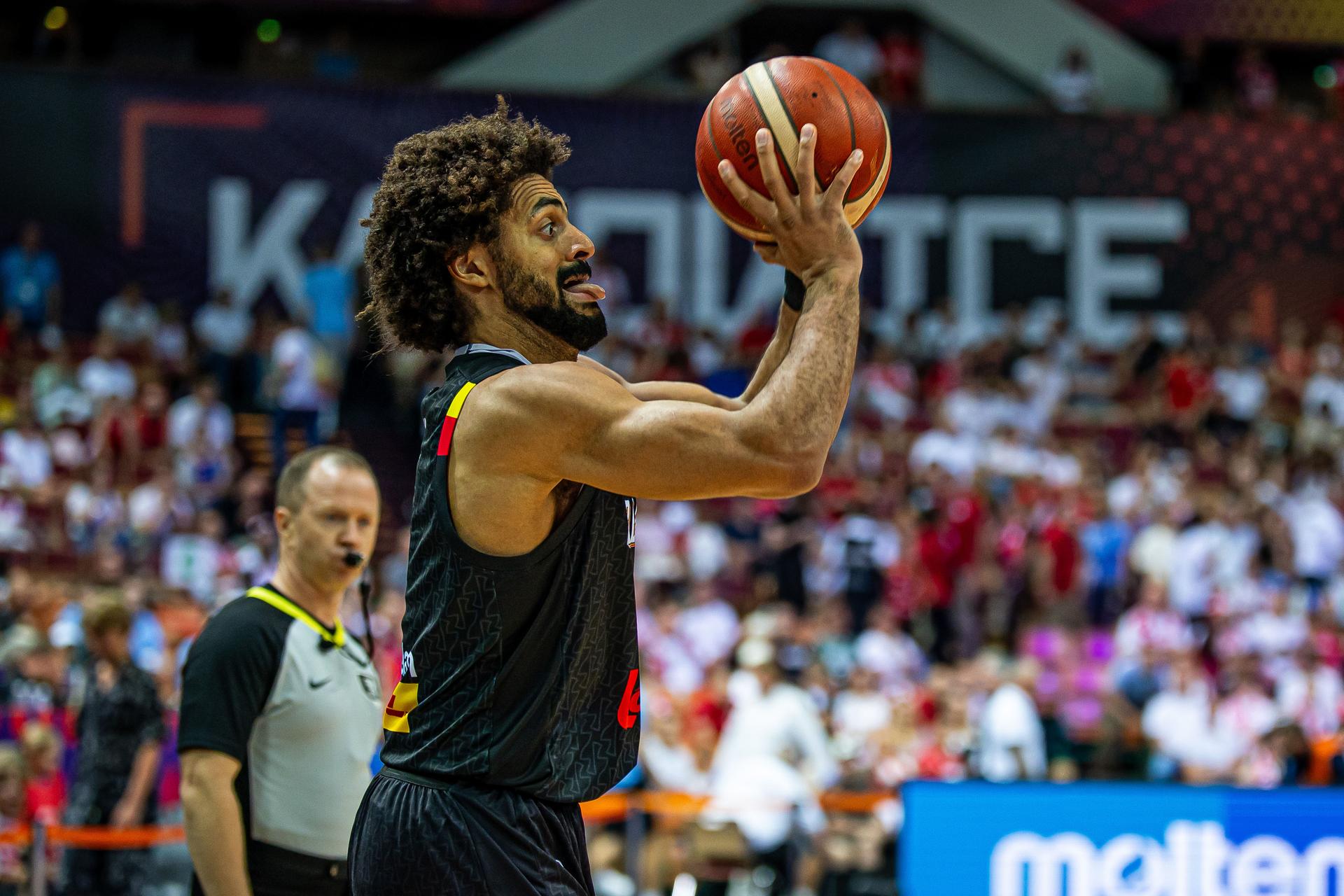 Belgium's Jean-Marc Mwema pictured in action during a basketball match between Poland and Belgium's national team Belgian Lions, Thursday 04 September 2025 in Katowice, Poland, the fifth game of the group stage of the Eurobasket 2025 European championships, in the group D. BELGA PHOTO TOMASZ SOKOLOWSKI *** BELGIUM ONLY ***