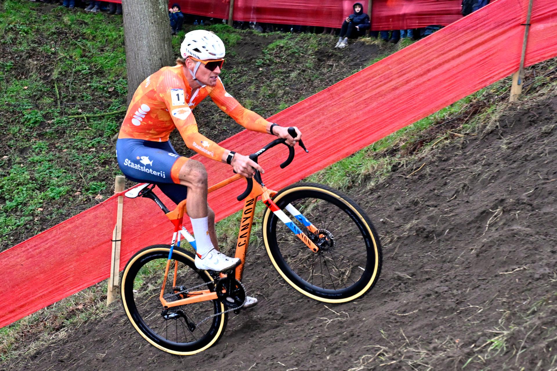 Dutch Mathieu van der Poel pictured in action during the men elite race at UCI Cyclocross World Championships, on Sunday 01 February 2026, in Hulst, The Netherlands. BELGA PHOTO ERIC LALMAND