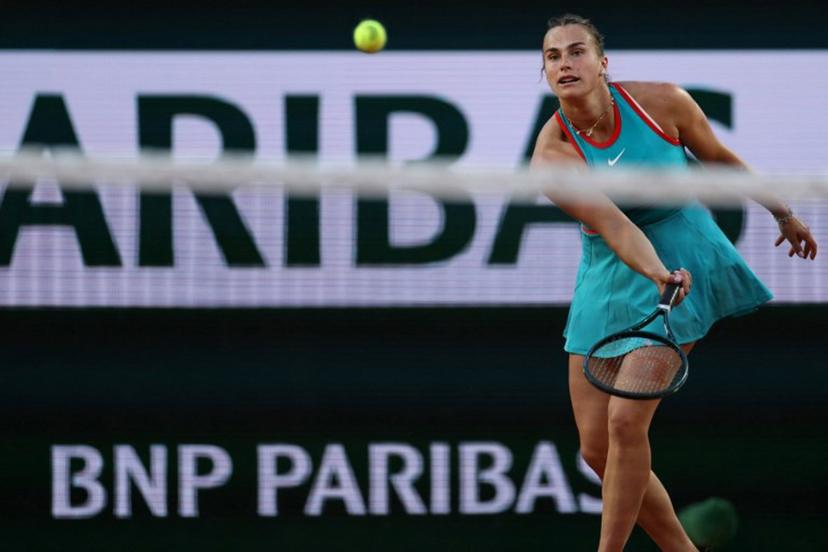 Belarus' Aryna Sabalenka plays a forehand return to Switzerland's Jil Teichmann during their women's singles match on day 4 of the French Open tennis tournament on Court Suzanne-Lenglen at the Roland-Garros Complex in Paris on May 28, 2025.  ALAIN JOCARD / AFP