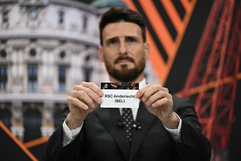 Former Spanish player Artiz Aduriz holds the paper slip of RSC Anderlecht during the 2024-2025 UEFA Europa League football tournament knockout play-off draw at the House of European Football in Nyon, on January 31, 2025.  Fabrice COFFRINI / AFP