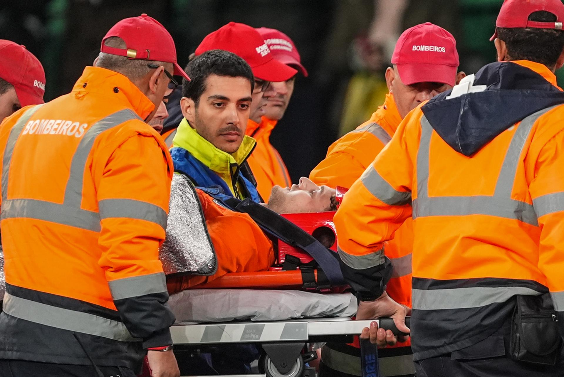 Club's goalkeeper Nordin Jackers leaves the pitch after being injured during a soccer game between Portuguese Sporting Clube de Portugal and Belgian Club Brugge KV, on Wednesday 26 November 2025 in Lisboa, Portugal, on day five of the League phase of the UEFA Champions League tournament. BELGA PHOTO JOMA GARCIA I GISBERT