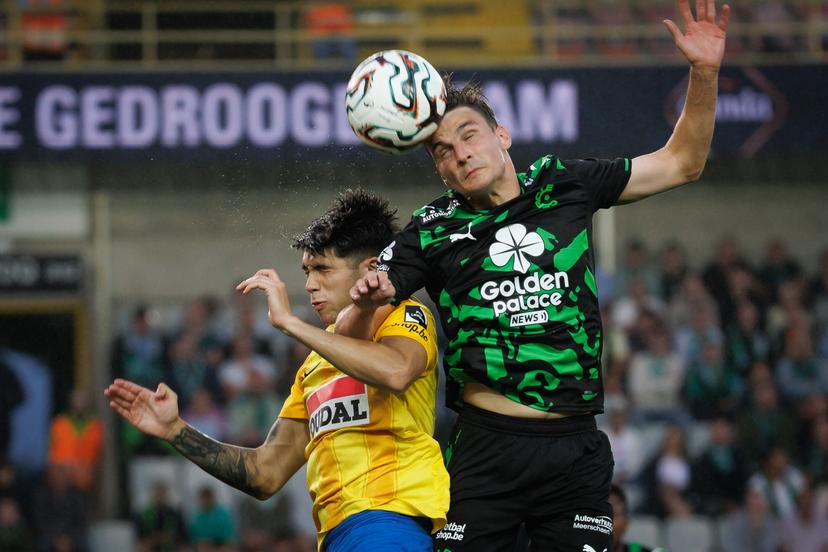 Westerlo's Antonio Cordero and Cercle's Pieter Gerkens fight for the ball during a soccer match between Cercle Brugge KSV and KVC Westerlo, Sunday 17 August 2025 in Brugge, on day 4 of the 2025-2026 'Jupiler Pro League' first division of the Belgian championship. BELGA PHOTO KURT DESPLENTER