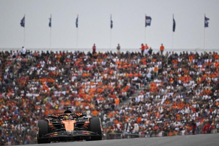 McLaren's Australian driver Oscar Piastri leads during the Formula One Dutch Grand Prix at The Circuit Zandvoort, western Netherlands, on August 31, 2025.  JOHN THYS / AFP