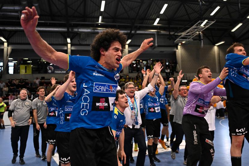 Hubo Hasselt's players celebrate after winning a handball game between Hubo handbal Hasselt and Achilles Bocholt, Saturday 19 April 2025, in Hasselt, the men's final of the Belgian handball cup. BELGA PHOTO JOHAN EYCKENS