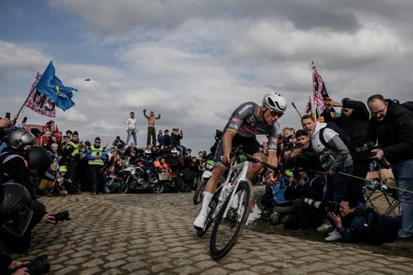 Alpecin-Deceuninck's Dutch rider Mathieu van der Poel cycles in a breakaway leading the race at the Carrefour de l'Arbre, a cobblestone road, during the 122nd edition of the Paris-Roubaix one-day classic cycling race, 259,2 km between Compiegne and Roubaix, northern France on April 13, 2025.  JEFF PACHOUD / AFP