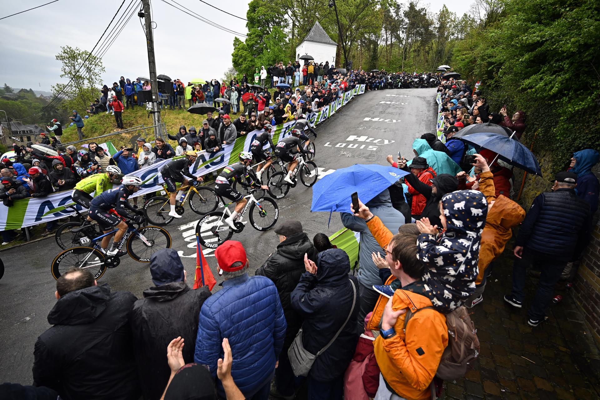 The pack of riders and Belgian Remco Evenepoel of Soudal Quick-Step (C) pictured in action during the climb of the Mur de Huy during the men's race of the 'La Fleche Wallonne', one day cycling race (Waalse Pijl - Walloon Arrow), 205,2 km from Ciney to Huy, Wednesday 23 April 2025. BELGA PHOTO JASPER JACOBS