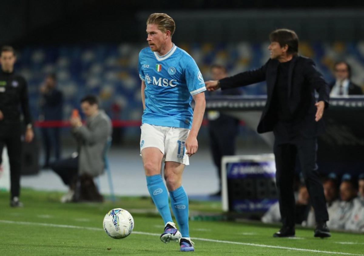 Napoli's Belgian midfielder #11 Kevin De Bruyne controls the ball during the Italian Serie A football between match SSC Napoli and US Cremonese at the Diego Armando Maradona Stadium in Napoli, on April 24, 2026.  CARLO HERMANN / AFP