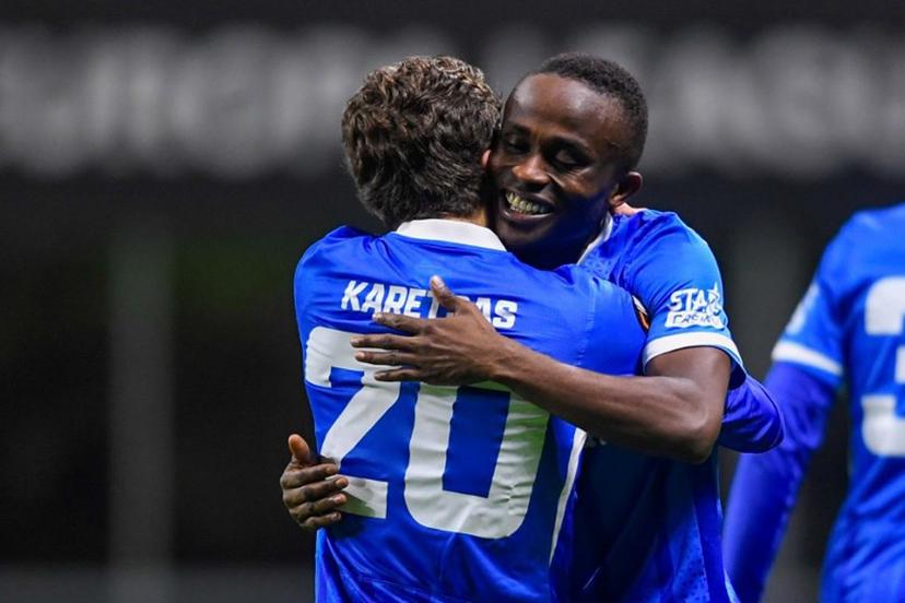 RC Genk's Nigerian forward #14 Yira Sor (R) celebrates with teammate RC Genk's Greek midfielder #20 Konstantinos Karetsas after scoring their second goal during the Europa League 1st round day 4 football match between SC Braga and RC Genk at the Municipal stadium of Braga on November 6, 2025.  MIGUEL LEMOS / AFP