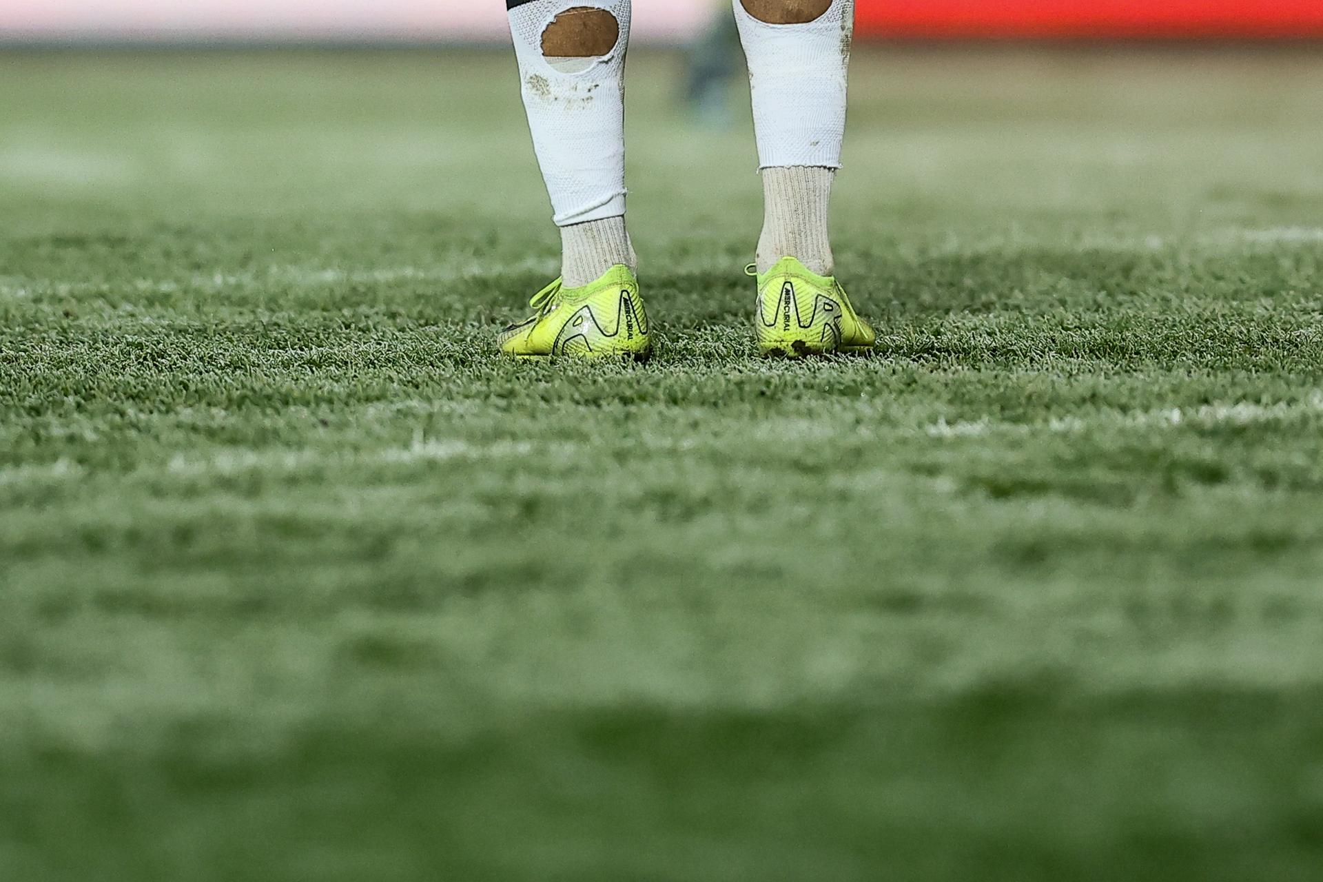Illustration pictures shows the frozen pitch during a soccer match between Sporting Charleroi and Union Saint-Gilloise, Saturday 11 January 2025 in Charleroi, on day 21 of the 2024-2025 season of the 'Jupiler Pro League' first division of the Belgian championship. BELGA PHOTO BRUNO FAHY