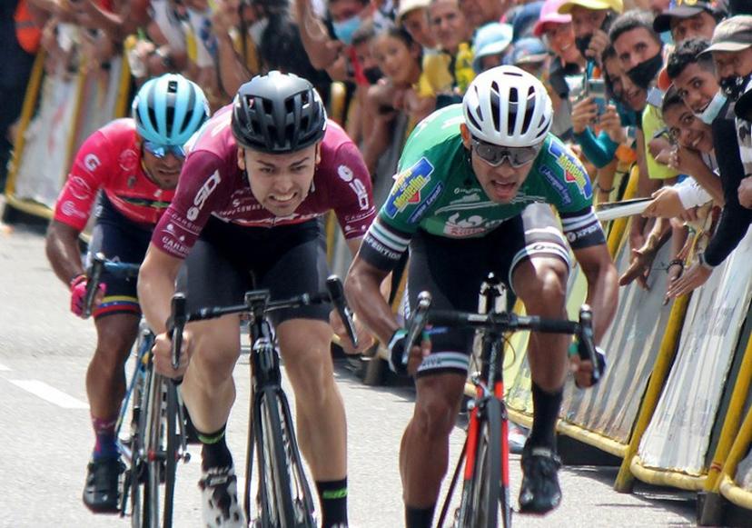Colombia's Johan Colon (R), from team Idea Indeportes Antioquia, and Serbia's Dusan Rajovic, from Team Corratec, sprint to the finish line during the first stage of the 57th Vuelta al Tachira en Bicicleta multi-day road bicycle race, in San Cristobal, Tachira State, Venezuela, on January 16, 2022.  Johnny PARRA / AFP
