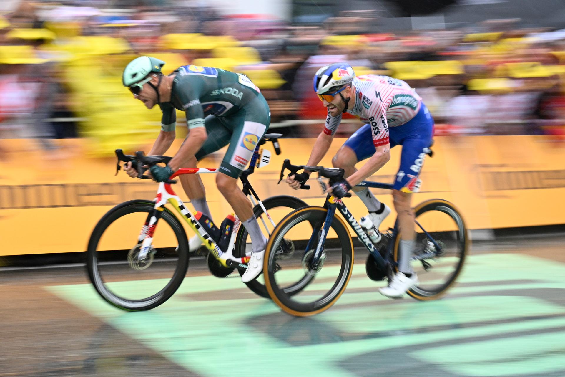 Italian Jonathan Milan of Lidl-Trek and Belgian Jordi Meeus of RedBull-BORA-hansgrohe sprint to the finish line of stage 17 of the 2025 Tour de France cycling race, from Bollene to Valence (161km), on Wednesday 23 July 2025 in France. The 112th edition of the Tour de France starts on Saturday 5 July in Lille, France, and will finish in Paris, France on the 27th of July.   BELGA PHOTO JASPER JACOBS