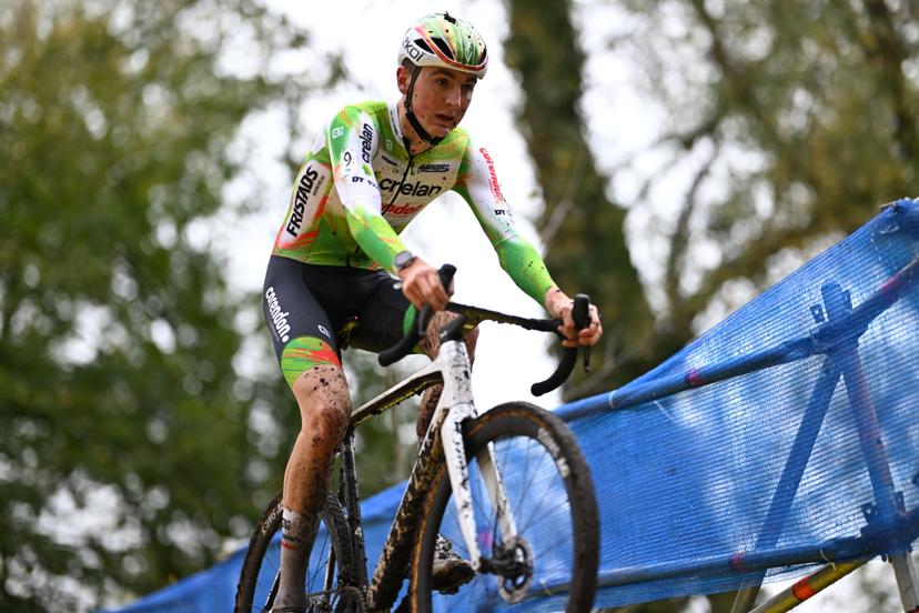 Belgian Emiel Verstrynge pictured in action during the men elite race of the 'Flandriencross' cyclocross cycling event, stage 3/8 in the 'X20 Badkamers Trofee' competition, Sunday 16 November 2025 in Hamme. BELGA PHOTO DAVID PINTENS