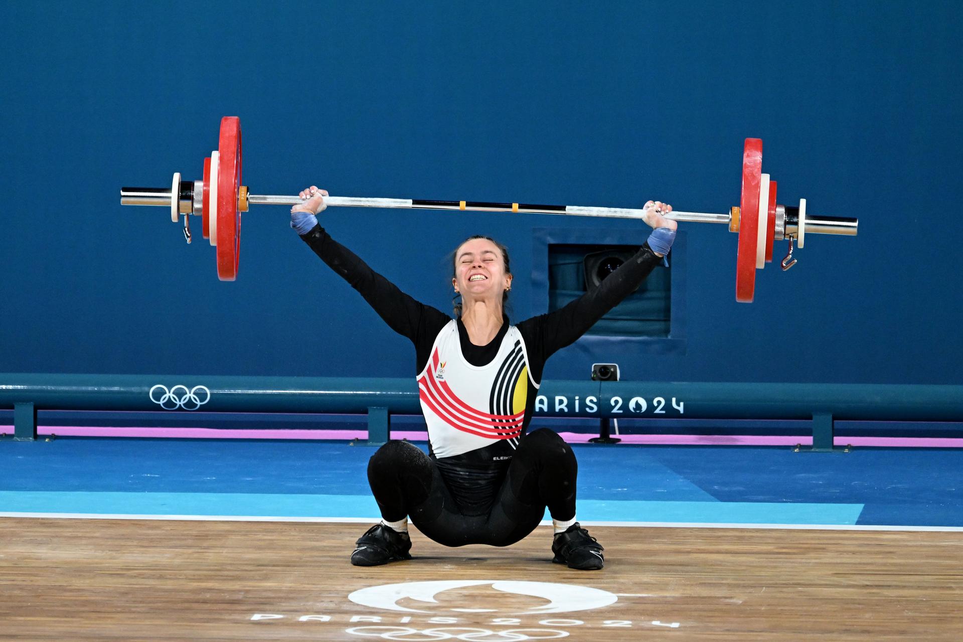 Belgian weight lifter Nina Sterckx pictured in action during the women's -49kg competition of the weightlifting event at the Paris 2024 Olympic Games, on Wednesday 07 August 2024 in Paris, France. The Games of the XXXIII Olympiad are taking place in Paris from 26 July to 11 August. The Belgian delegation counts 165 athletes competing in 21 sports. BELGA PHOTO ANTHONY BEHAR   **  ** *** BELGIUM ONLY ***