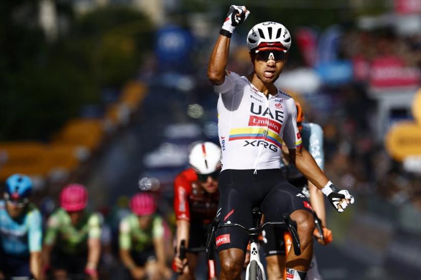 UAE Team Emirates - XRG Ecuadorian rider Jhonatan Narvaez celebrates as he crosses the finish line to win the 4th stage of the Giro d'Italia 2026 - Tour of Italy cycling race between Catanzaro and Cosenza, Italy, on May 12, 2026.  Luca Bettini / AFP