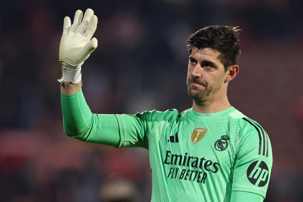 Real Madrid's Belgian goalkeeper #01 Thibaut Courtois waves at the end of the Spanish league football match between Girona FC and Real Madrid CF at Montilivi Stadium in Girona on November 30, 2025.  Josep LAGO / AFP