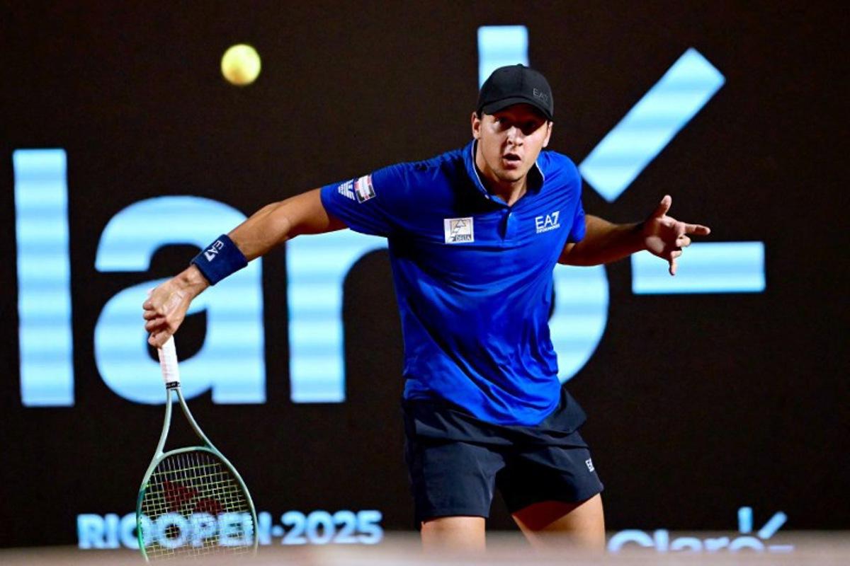 Italy's Luciano Darderi returns to Argentina's Francisco Cerundolo during their second round tennis match at the ATP 500 Rio Open in Rio de Janeiro, Brazil on February 20, 2025.  MAURO PIMENTEL / AFP