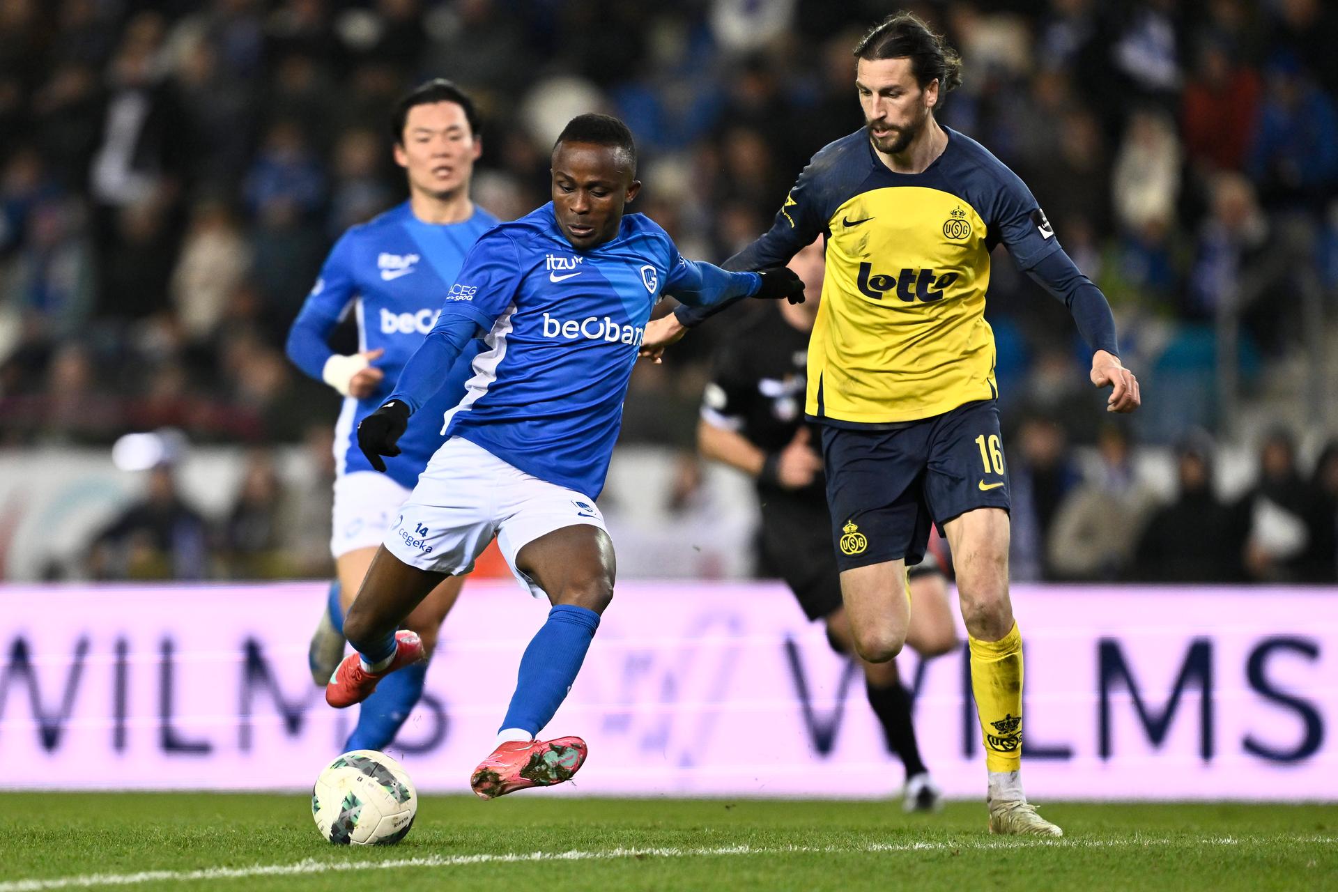 Genk's Yira Sor and Union's Christian Burgess fight for the ball during a soccer match between KRC Genk and Union Saint-Gilloise, Saturday 15 March 2025 in Genk, on day 30 of the 2024-2025 season of the 'Jupiler Pro League' first division of the Belgian championship. BELGA PHOTO JOHAN EYCKENS