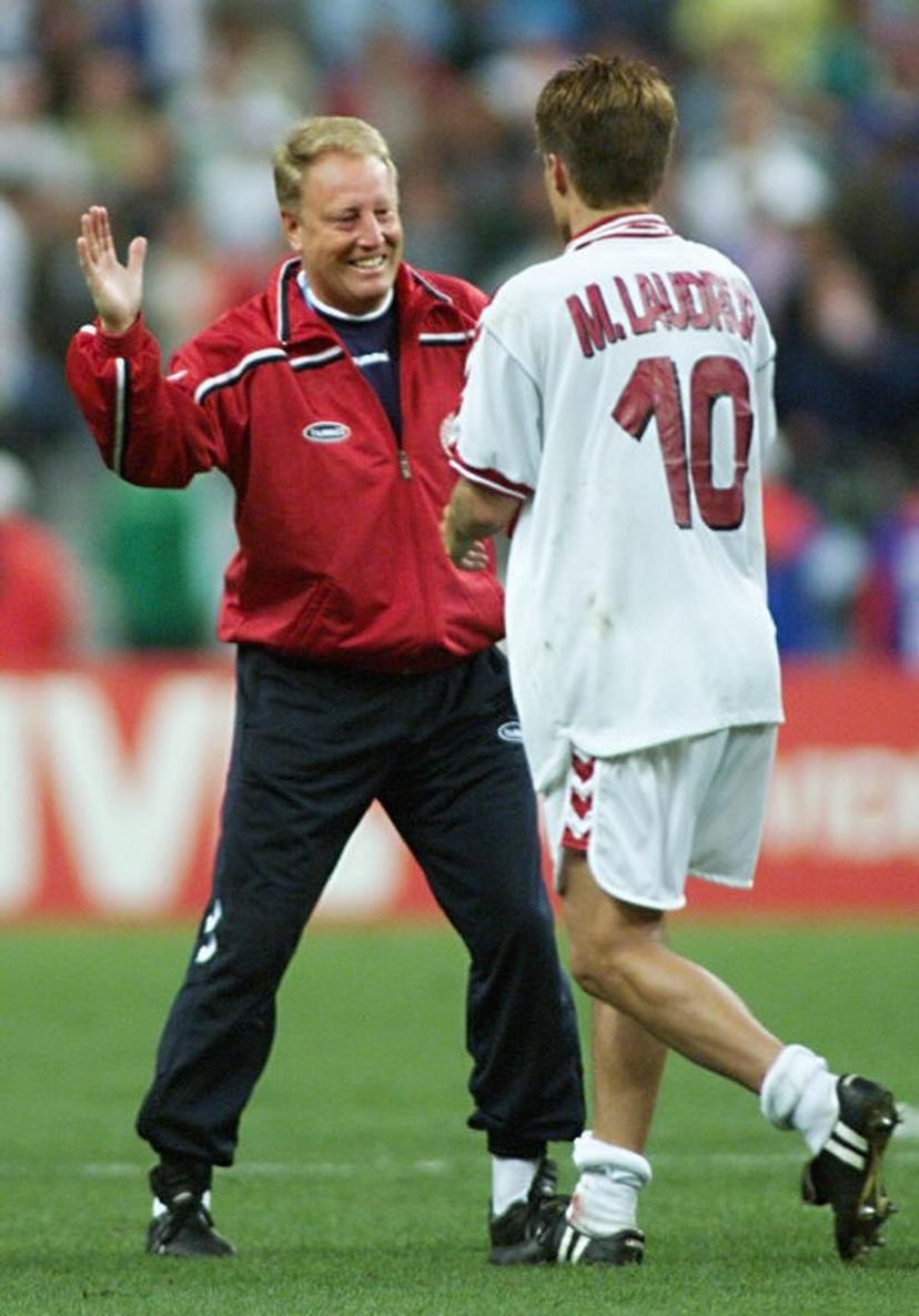Danish coach Bo Johansson (L) congratulates his team's captain Michael Laudrup, 28 June at the Stade de France in Saint-Denis, after their 1998 Soccer World Cup second round match against Nigeria. Denmark won 4-1 and qualified for the quarterfinal.  (ELECTRONIC IMAGE)     AFP PHOTO  Toshifumi KITAMURA / AFP