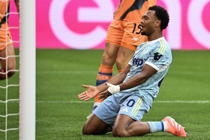 Juventus' Belgian forward #20 Lois Openda reacts after missing a goal opportunity during the Italian Serie A football match between Juventus FC and Atalanta at the Allianz stadium in Turin, northern Italy on September 27, 2025.  Isabella BONOTTO / AFP
