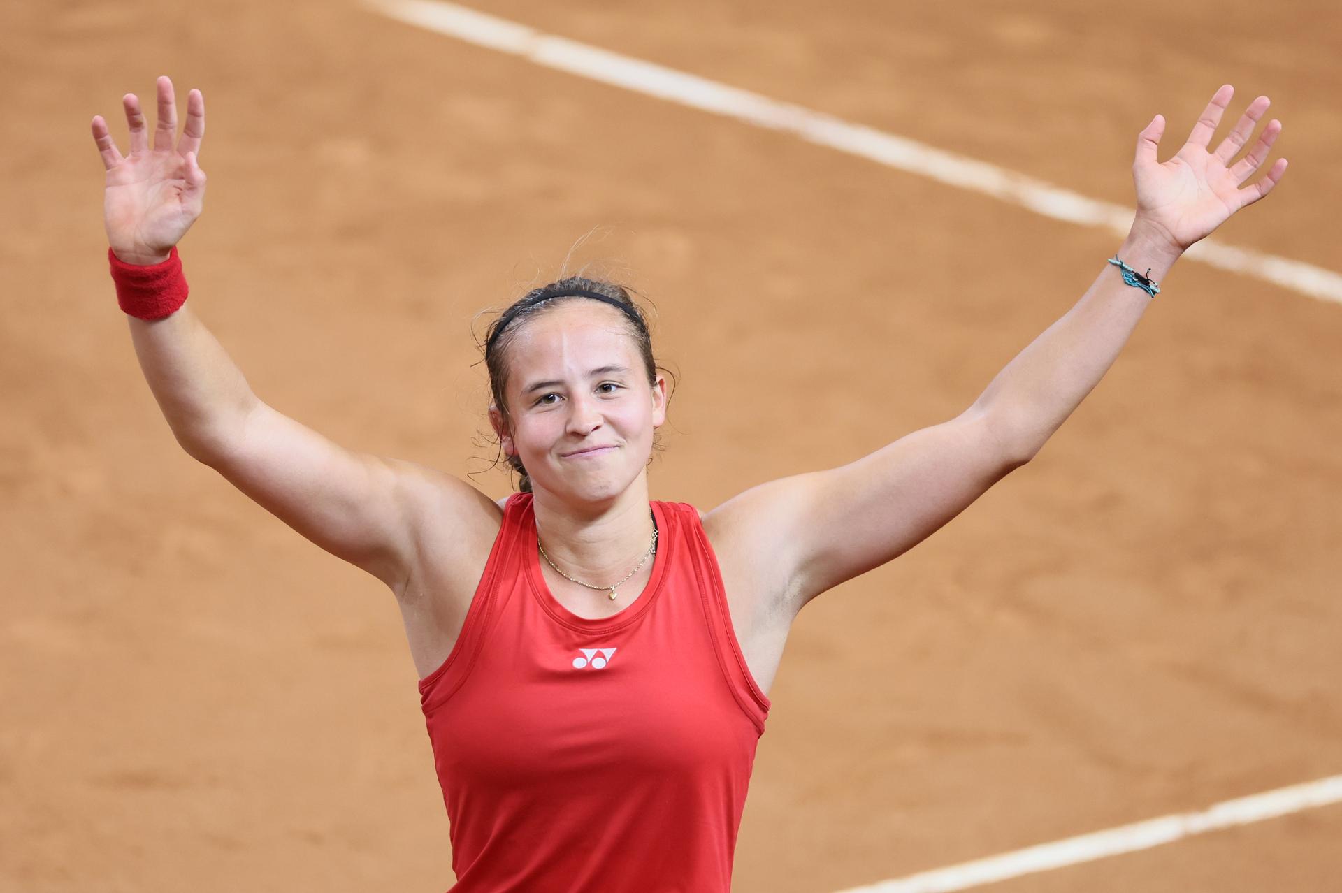 Belgian Hanne Vandewinkel reacts during the first game between Belgian Vandewinkel (WTA 94) and US' Jovic (WTA 16) on the first day of tennis matches between Belgium and USA, in the qualifiers of the Billie Jean King Cup tennis, in Oostende, Belgium, on Friday 10 April 2026. The meeting takes place on 10 and 11th April. PHOTO BENOIT DOPPAGNE