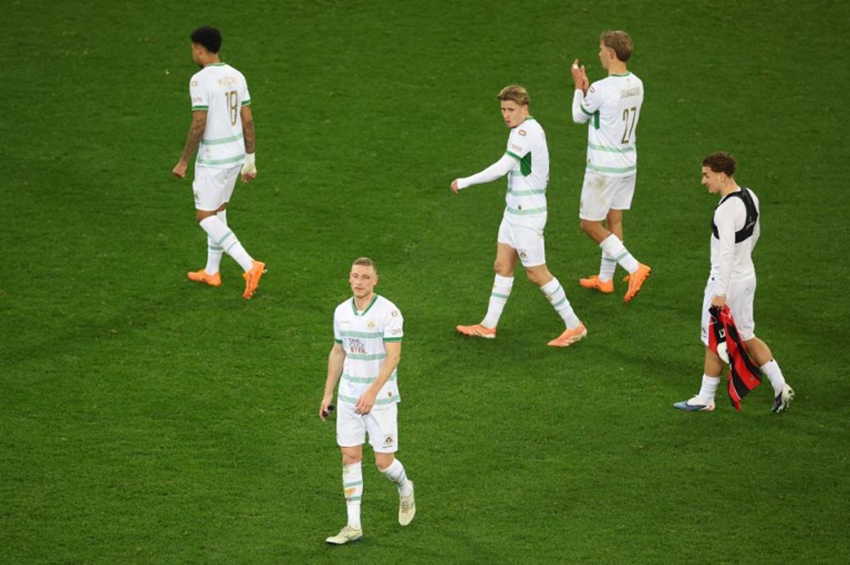 Eagles' players leave the pitch after losing the Europa League football match between OGC Nice and Go Ahead Eagles at Allianz Riviera stadium in Nice on January 22, 2026.  Valery HACHE / AFP