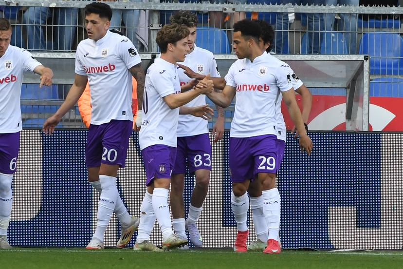 Anderlecht's Yari Verschaeren celebrates after scoring during a soccer match between KRC Genk and RSC Anderlecht, Sunday 25 May 2025 in Genk, on day 10 (out of 10) of the Champions' Play-offs of the 2024-2025 'Jupiler Pro League' first division of the Belgian championship. BELGA PHOTO JILL DELSAUX