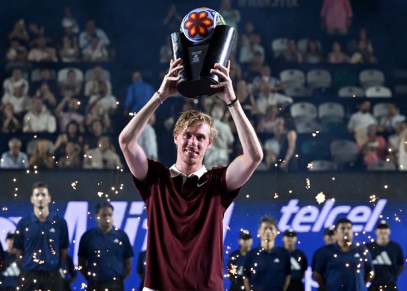 Canada's Denis Shapovalov celebrates with his trophy after defeating US' Aleksandar Kovacevic during the Mexico ATP Open men's singles tennis final match at the Cabo Sports Complex in Los Cabos, Baja California, Mexico, on July 19, 2025.  Alfredo ESTRELLA / AFP
